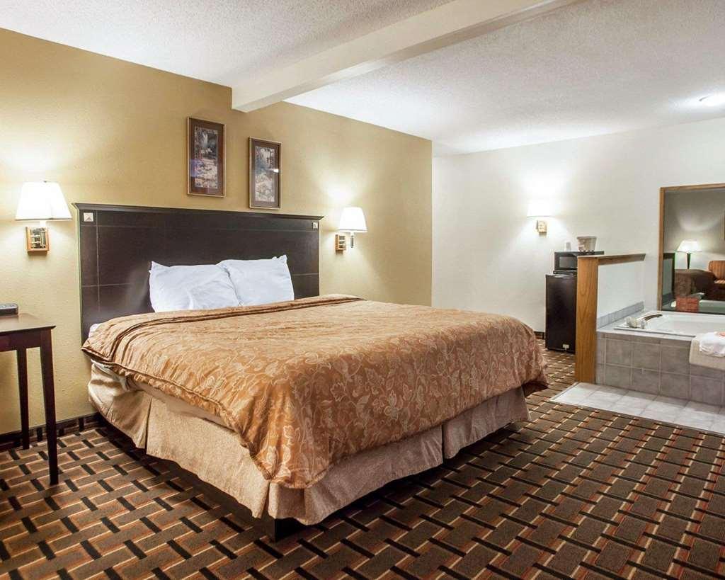 Clarion Pointe Bettendorf - Quad Cities Phòng bức ảnh